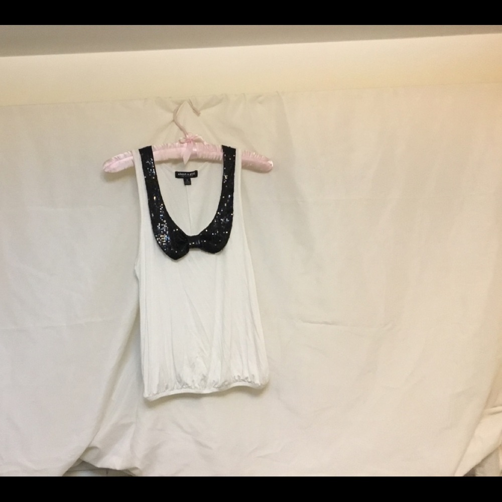 White shirt with sequin color